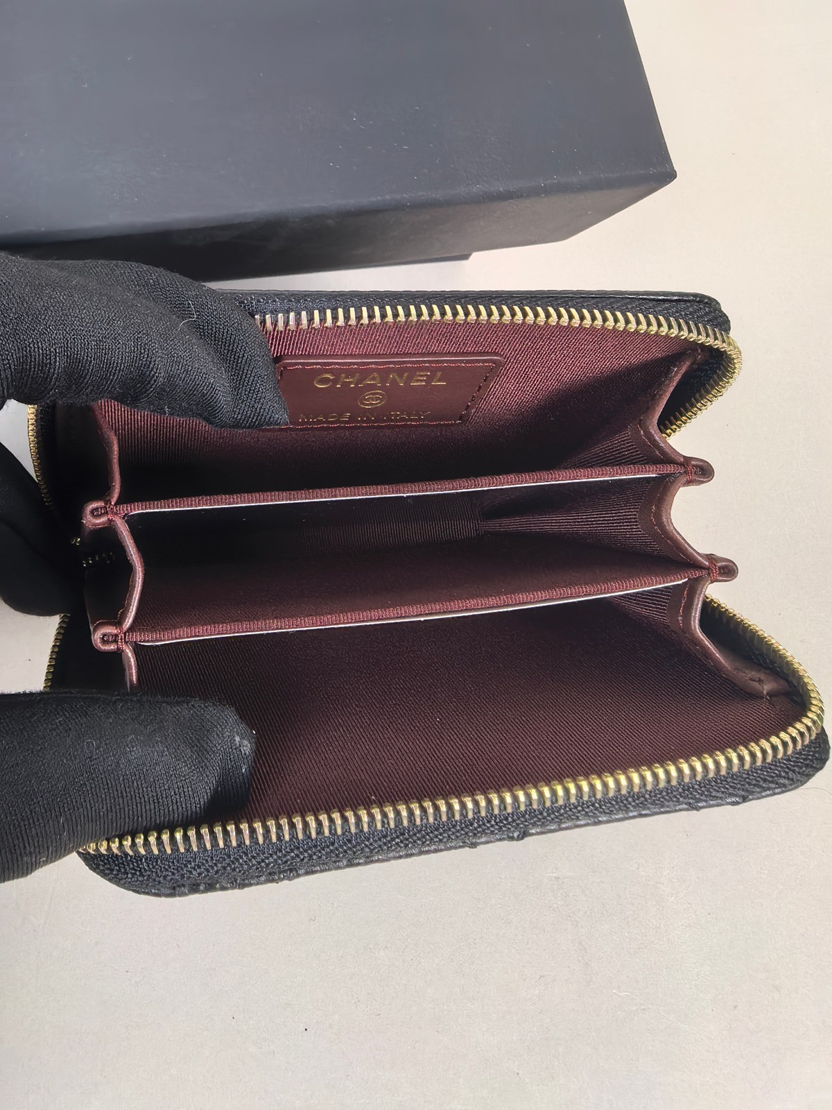 Classic 經典拉鏈零錢包魚子醬黑金_3