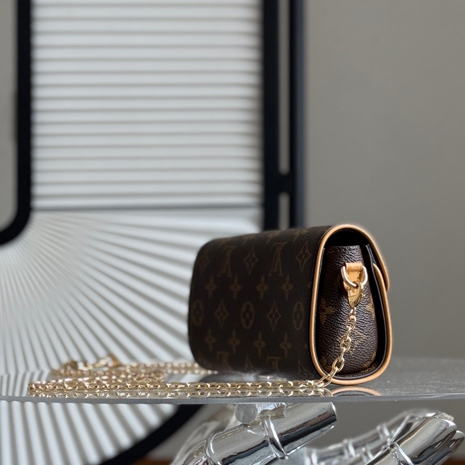 M13566 Pochette Camille鍊條包_13