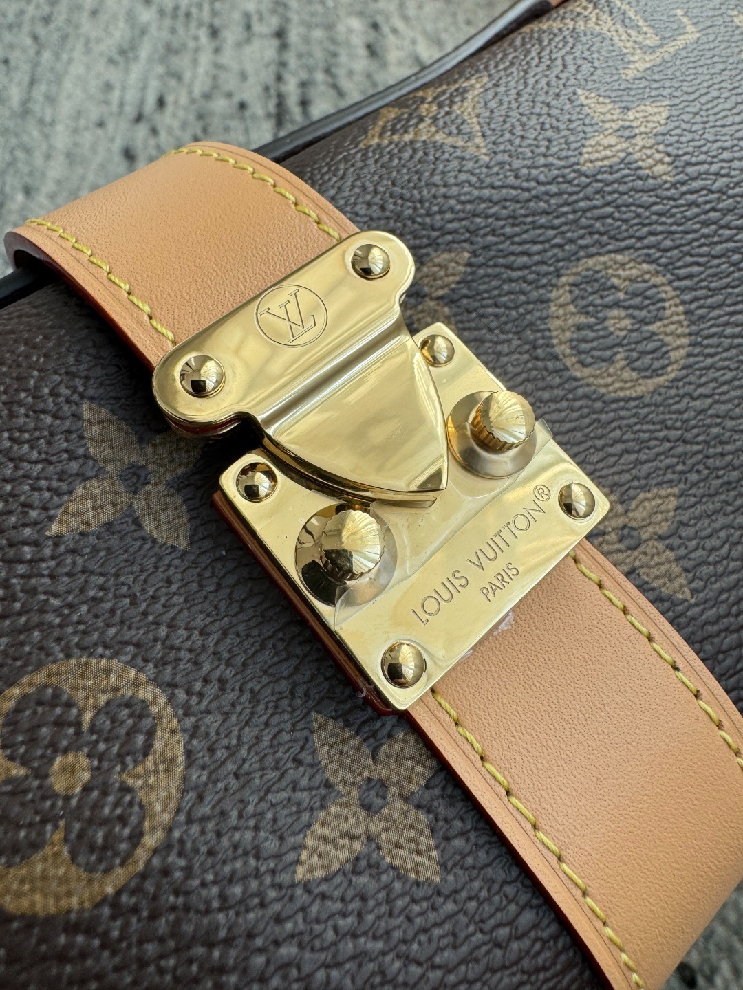 M26191 Pochette Mia 腋下包_8