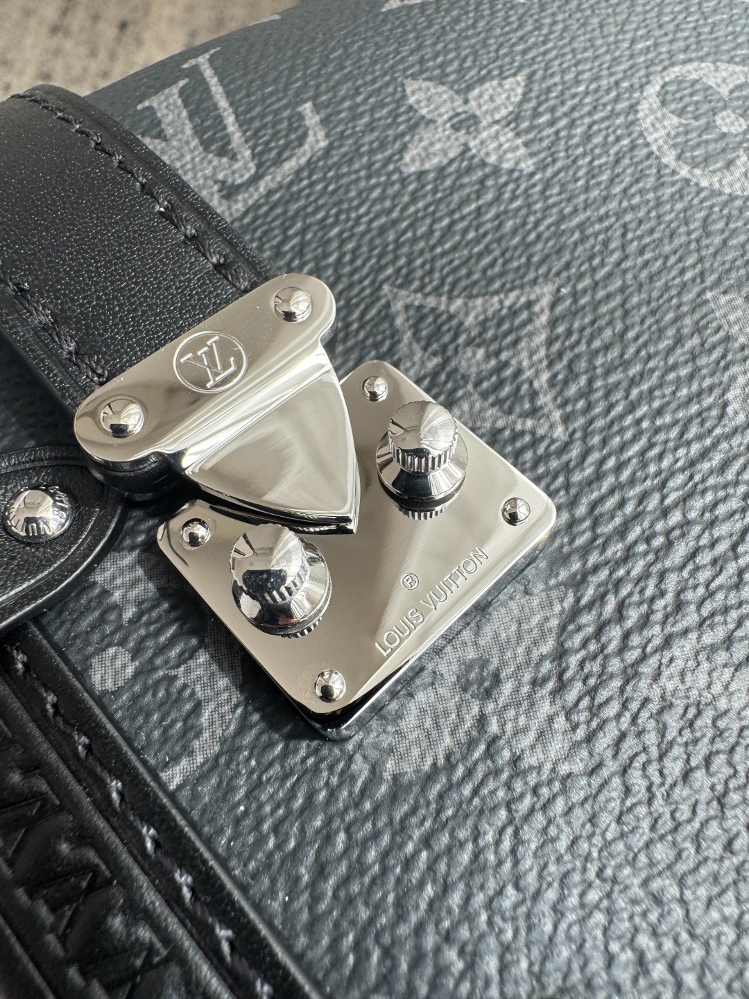 M26226 Side Trunk East West 中號 M26226 走秀軟盒子包_4