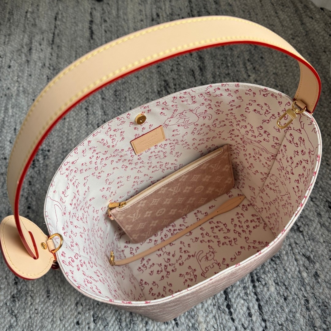 M25727 All In 大號 貓系水桶包_7