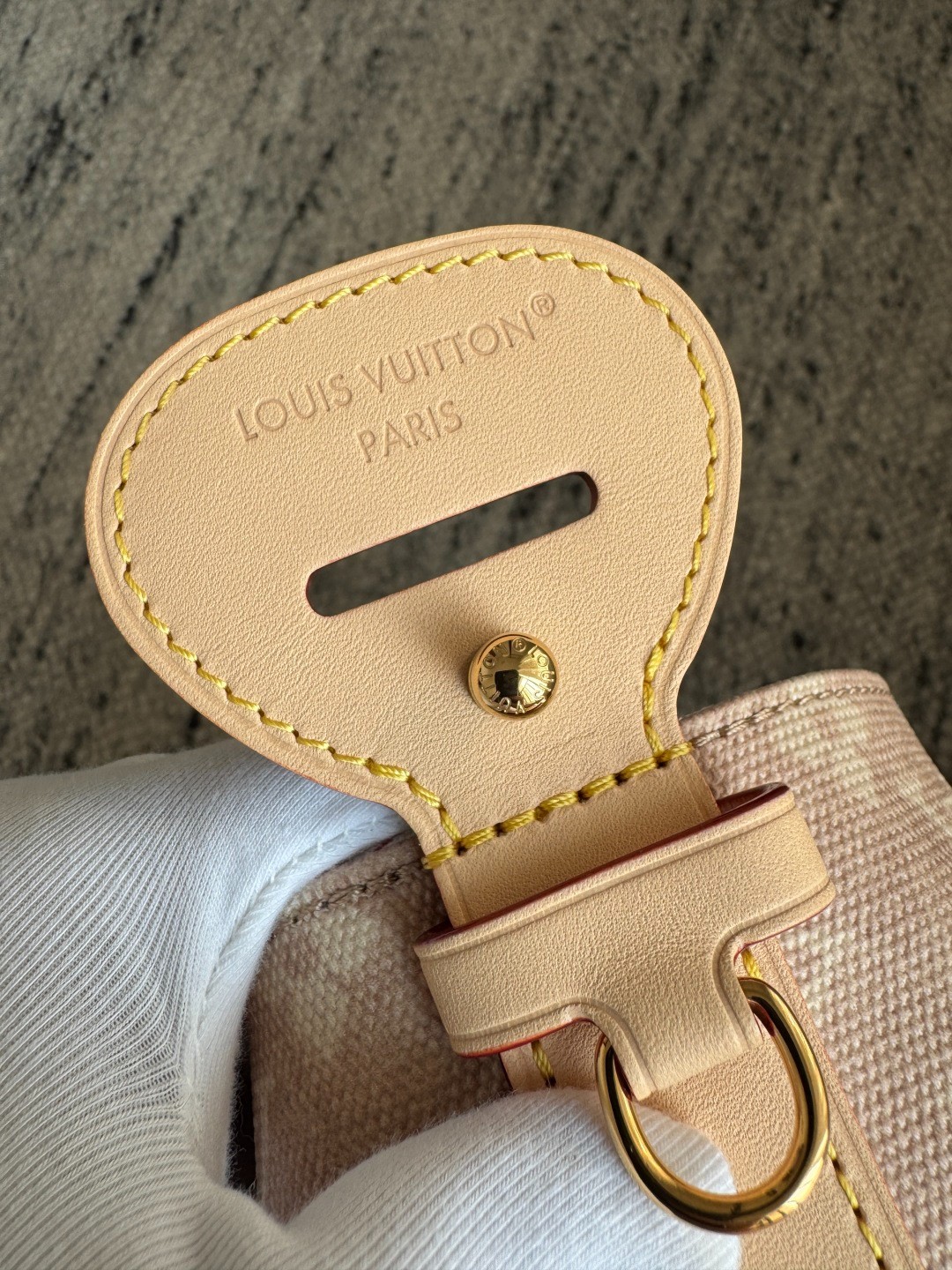 M25727 All In 大號 貓系水桶包_10