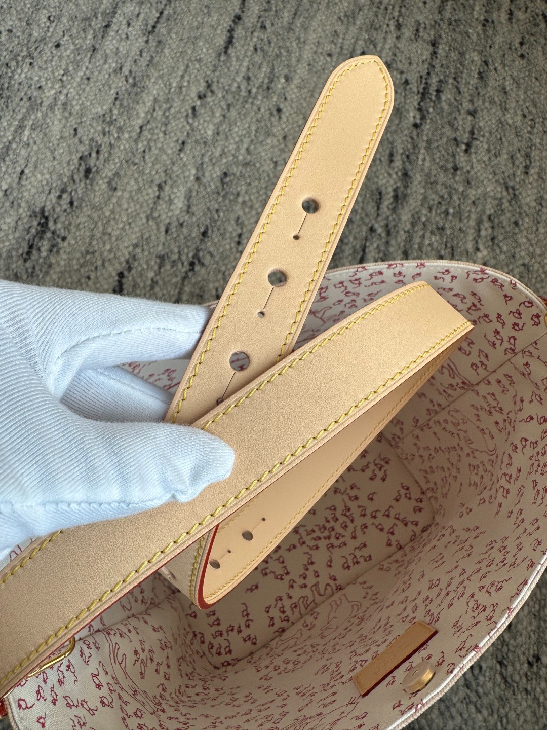 M25727 All In 大號 貓系水桶包_11