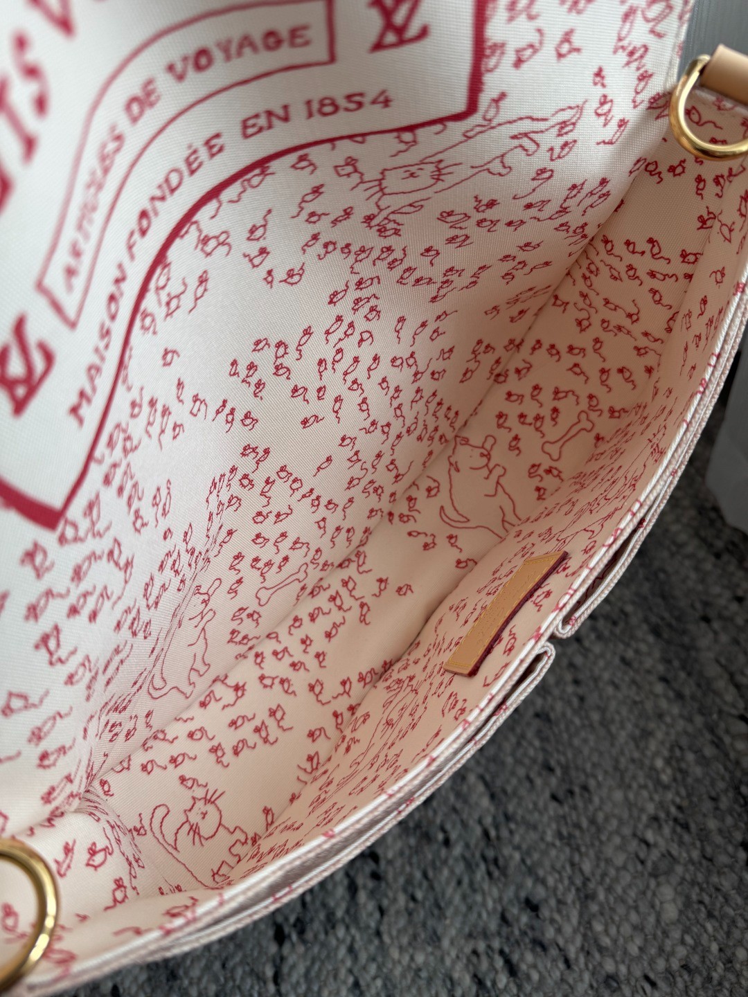 M15134 Escape 貓系列郵差包_8