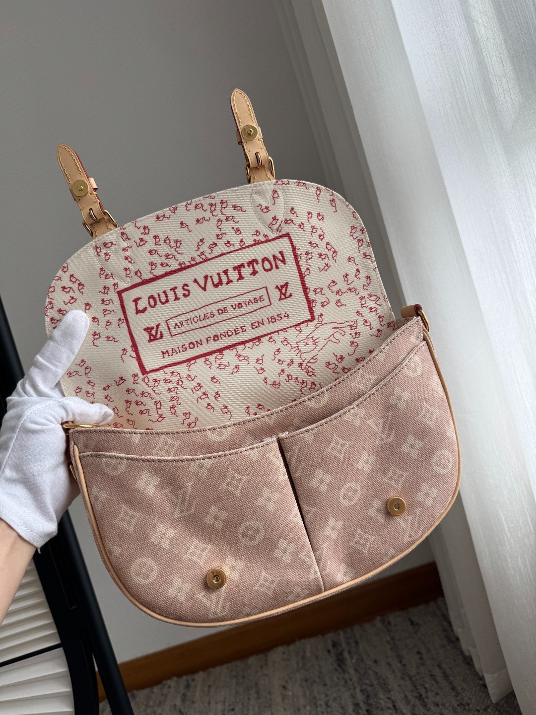 M15134 Escape 貓系列郵差包_11