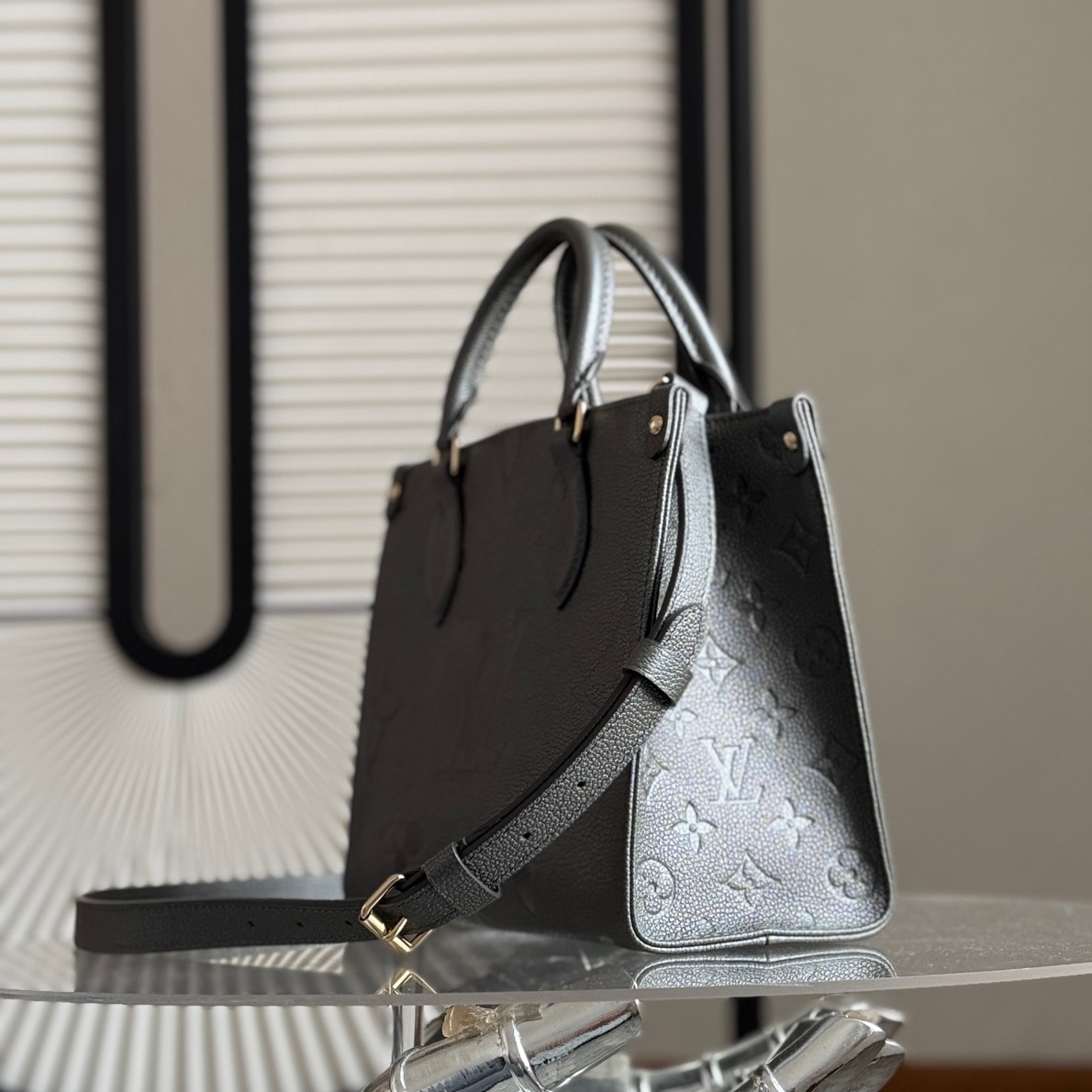 M12886 Onthego小號Tote包 鐵灰_4