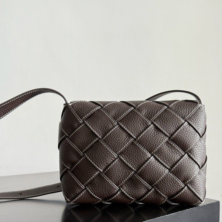 795637 Diago男士斜挎包 縫線黑棕_5