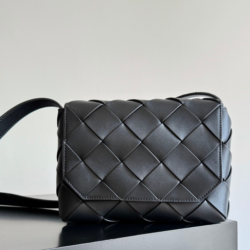 795637 Diago男士斜挎包 平紋黑色（蛇頭五金）_3