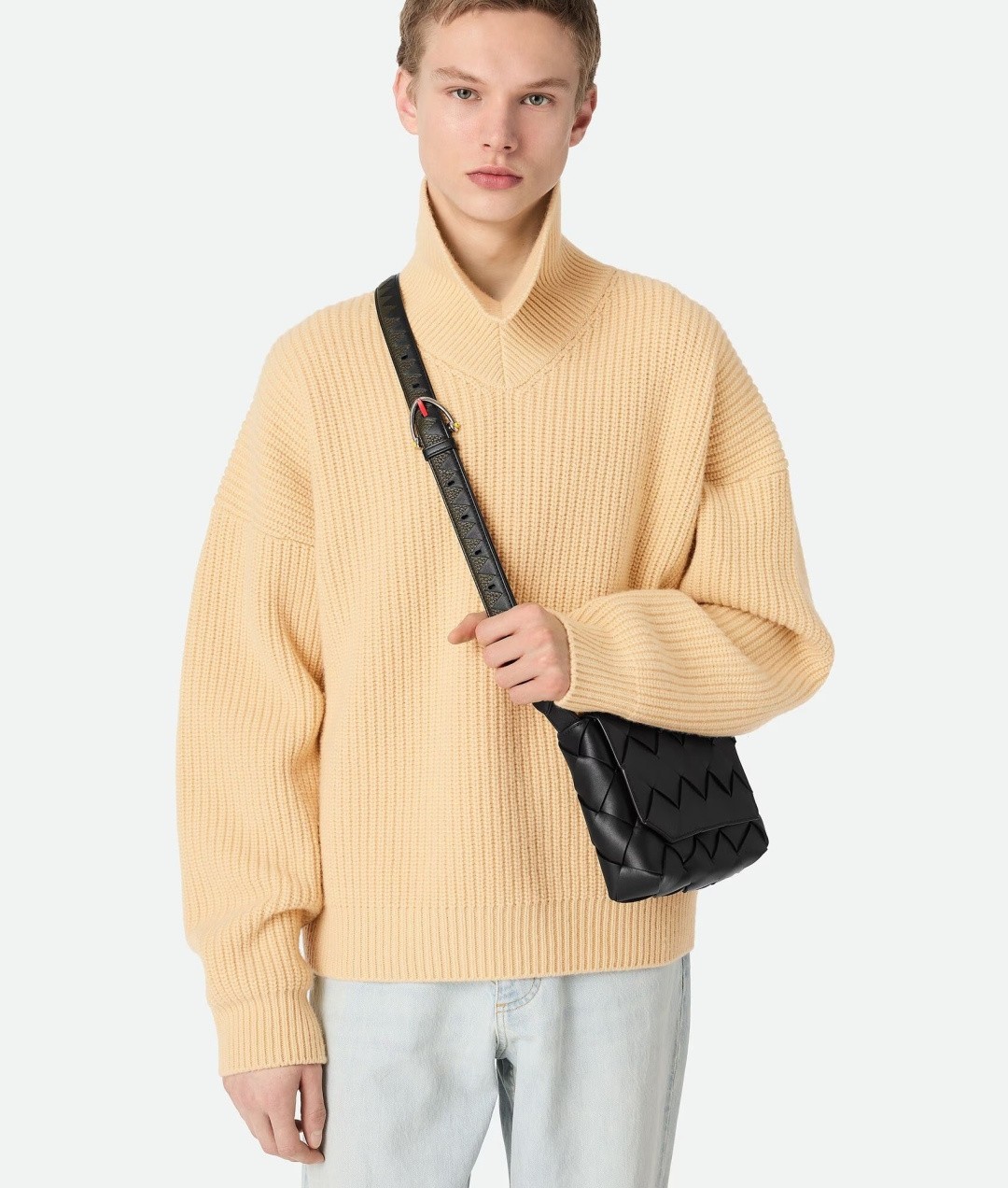 795637 Diago男士斜挎包 平紋黑色（蛇頭五金）_2