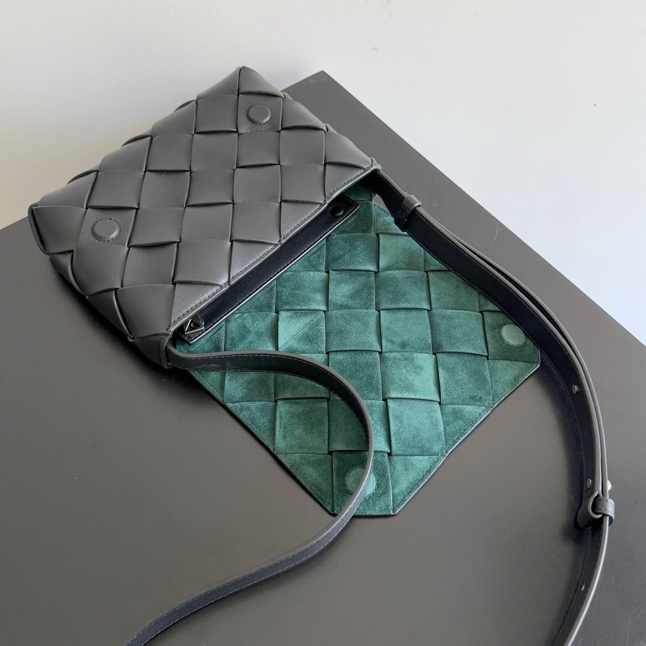 795637 Diago男士斜挎包 黑色平紋_6