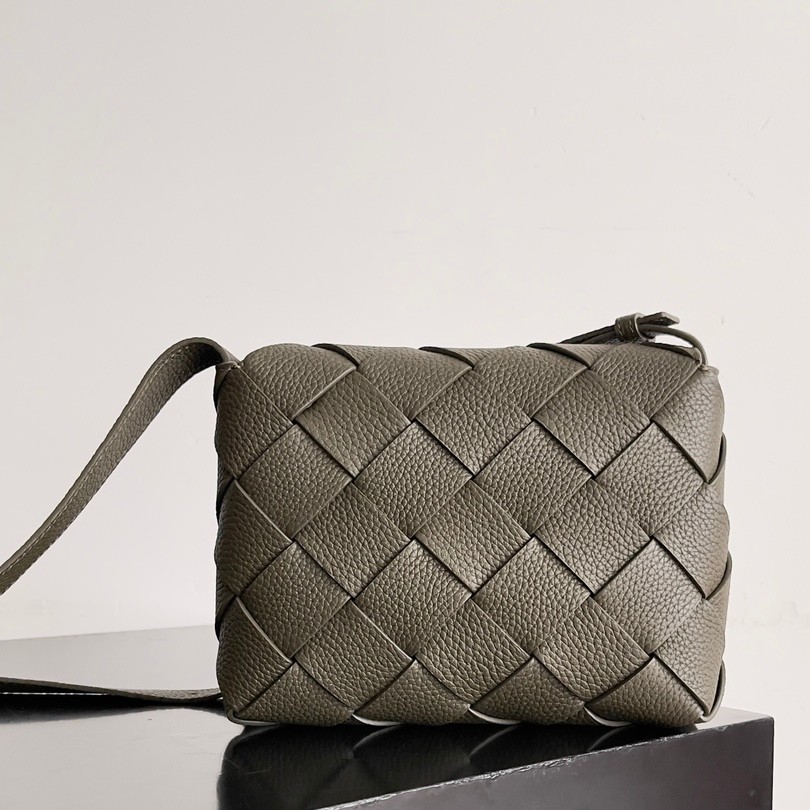 795637 Diago男士斜挎包 深卡其色_5