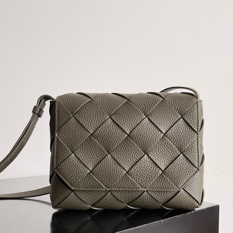 795637 Diago男士斜挎包 深卡其色_7