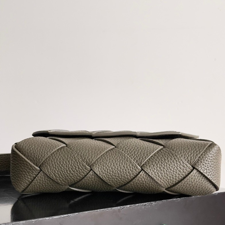 795637 Diago男士斜挎包 深卡其色_4