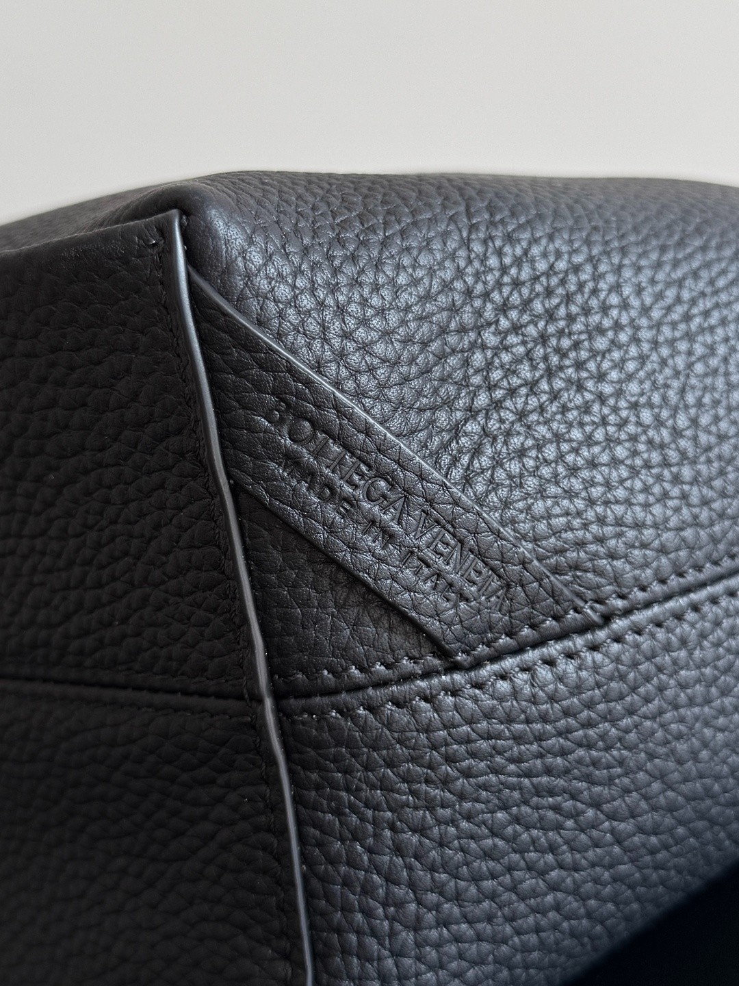 815807 Sawyer 小號牛皮款  荔枝紋黑色_7