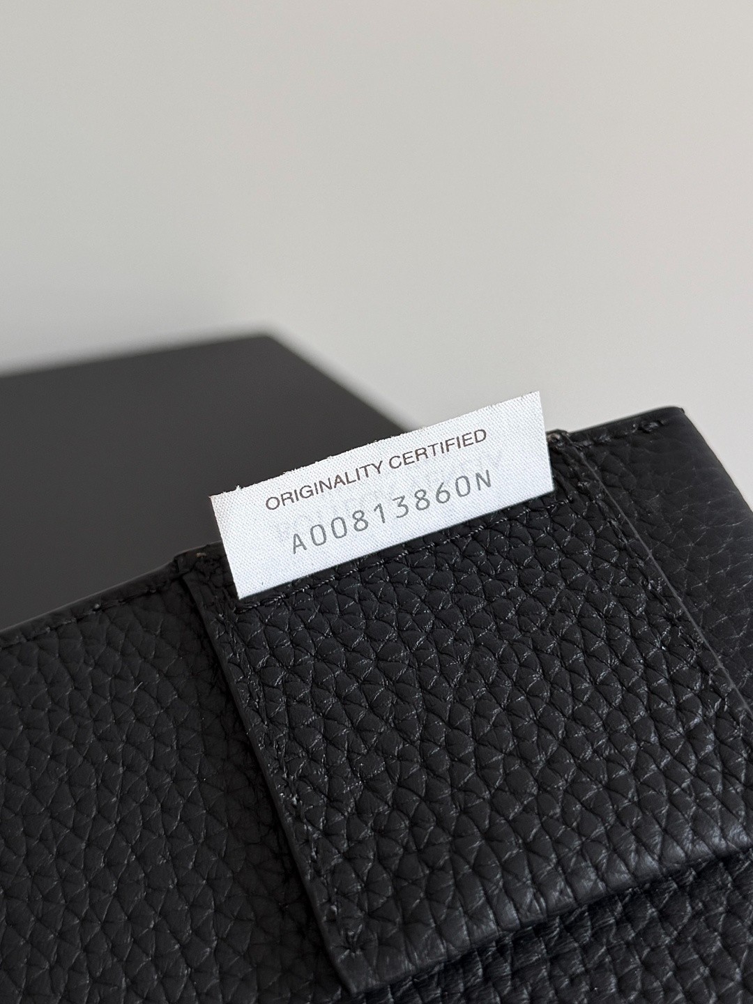 815807 Sawyer 小號牛皮款  荔枝紋黑色_10