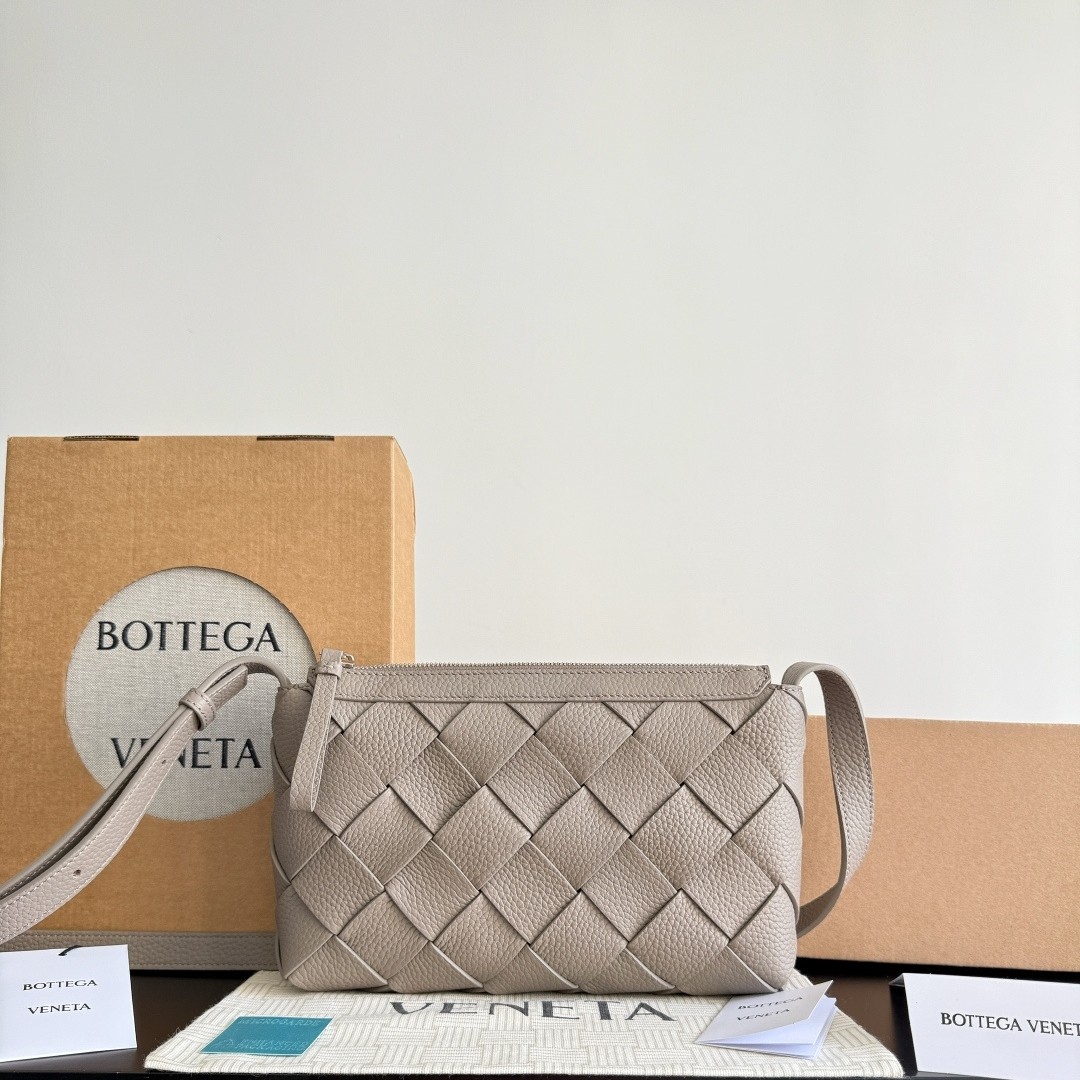 837112 Diago拉鏈背提包 石灰色