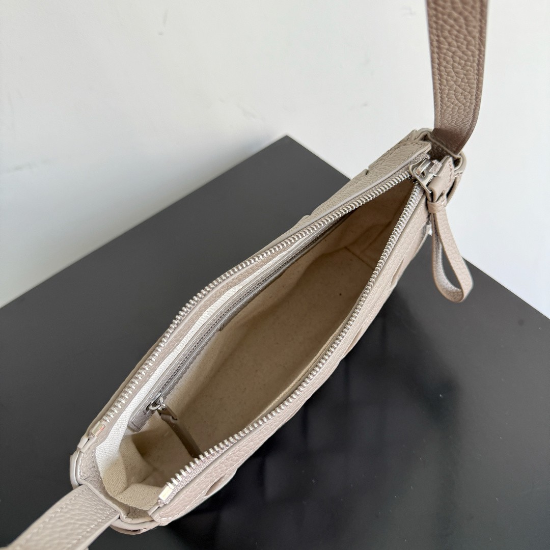 837112 Diago拉鏈背提包 石灰色_5