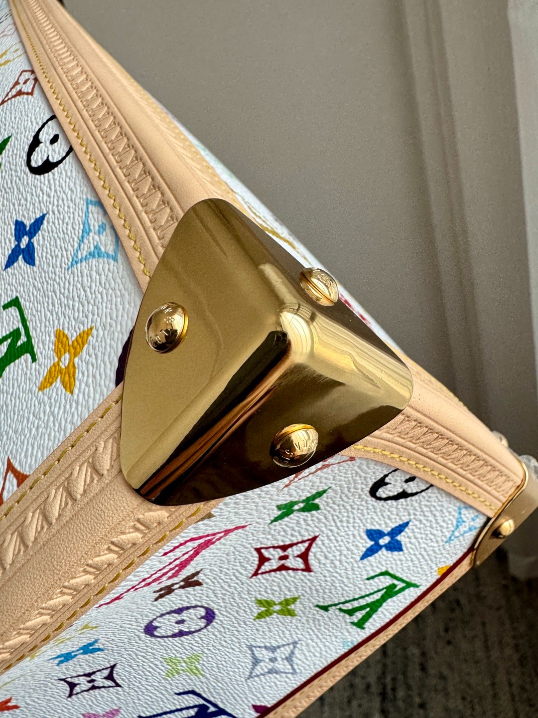 LvxTm Onthego中號白三彩Tote M13079_9