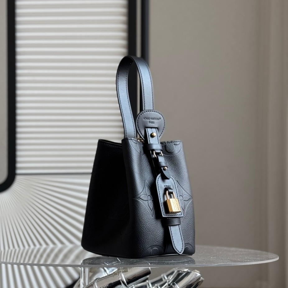 All In Bb 手袋 M13480 水桶包_9