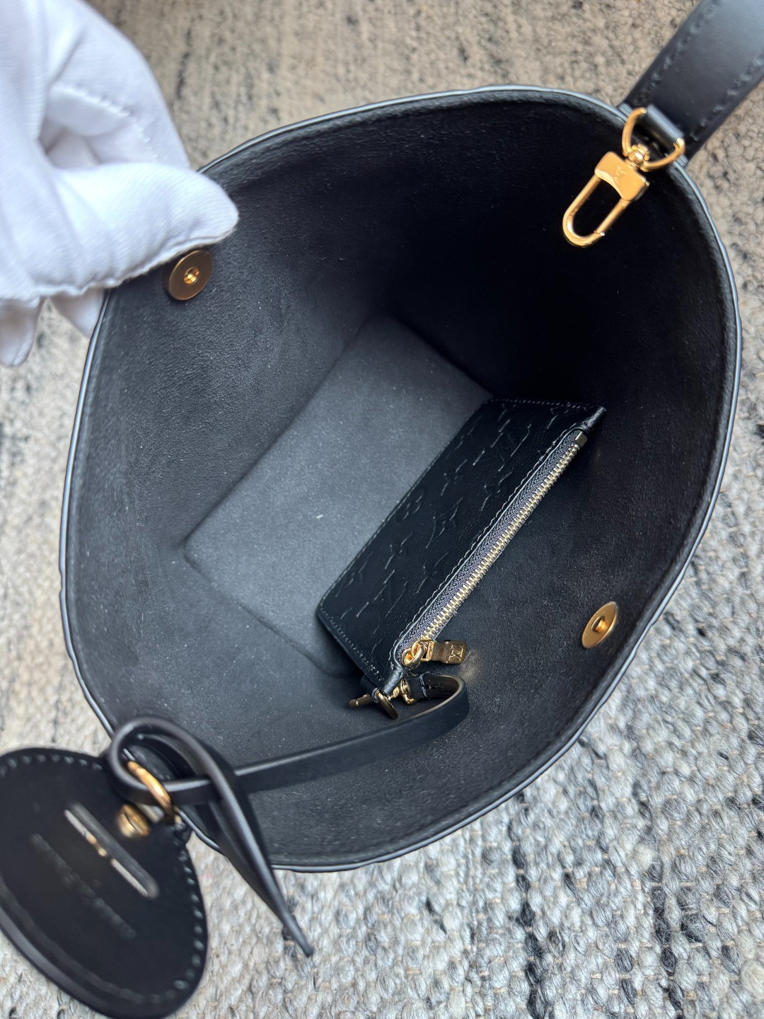 All In Bb 手袋 M13480 水桶包_3