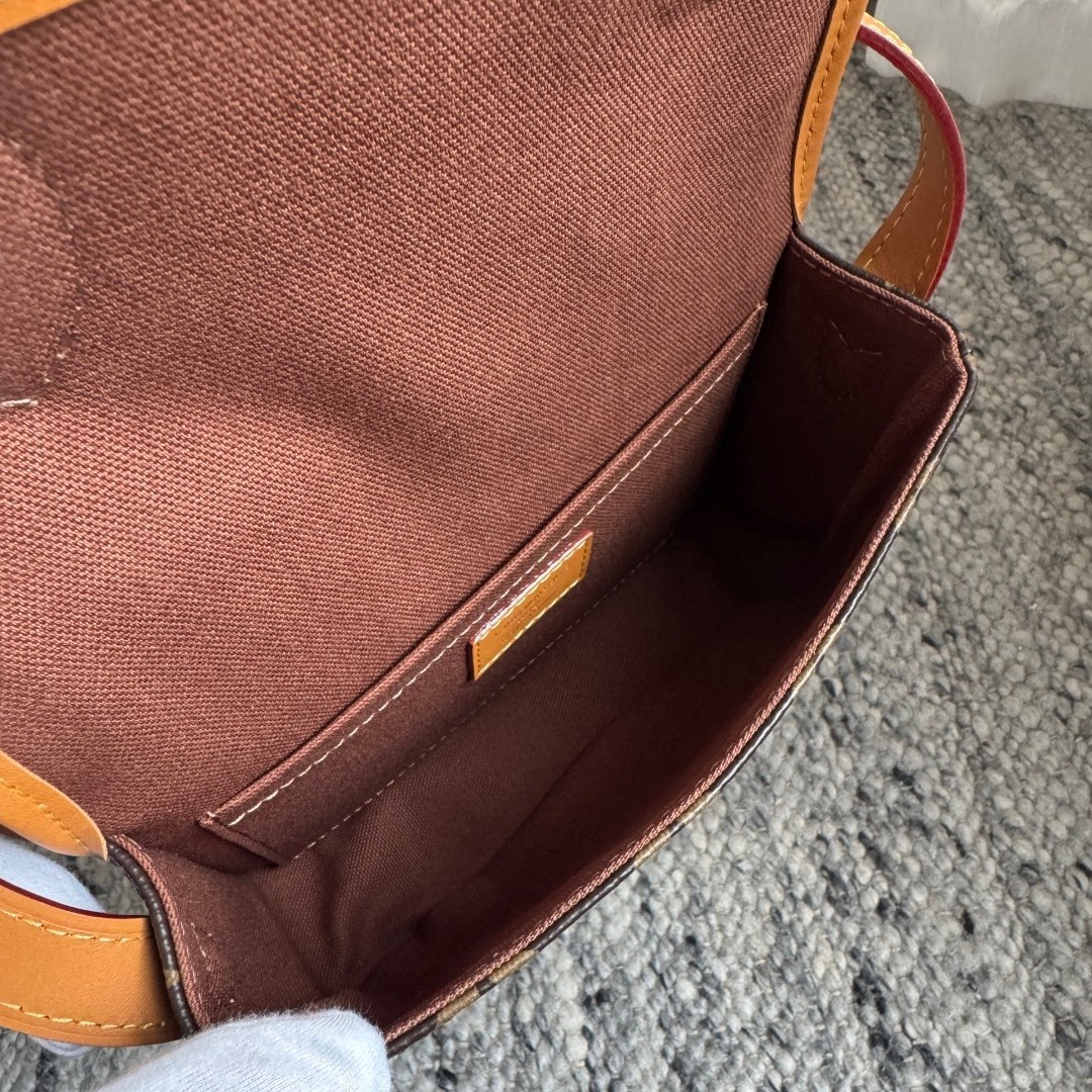 Satchel 迷你郵差包 M26805_3