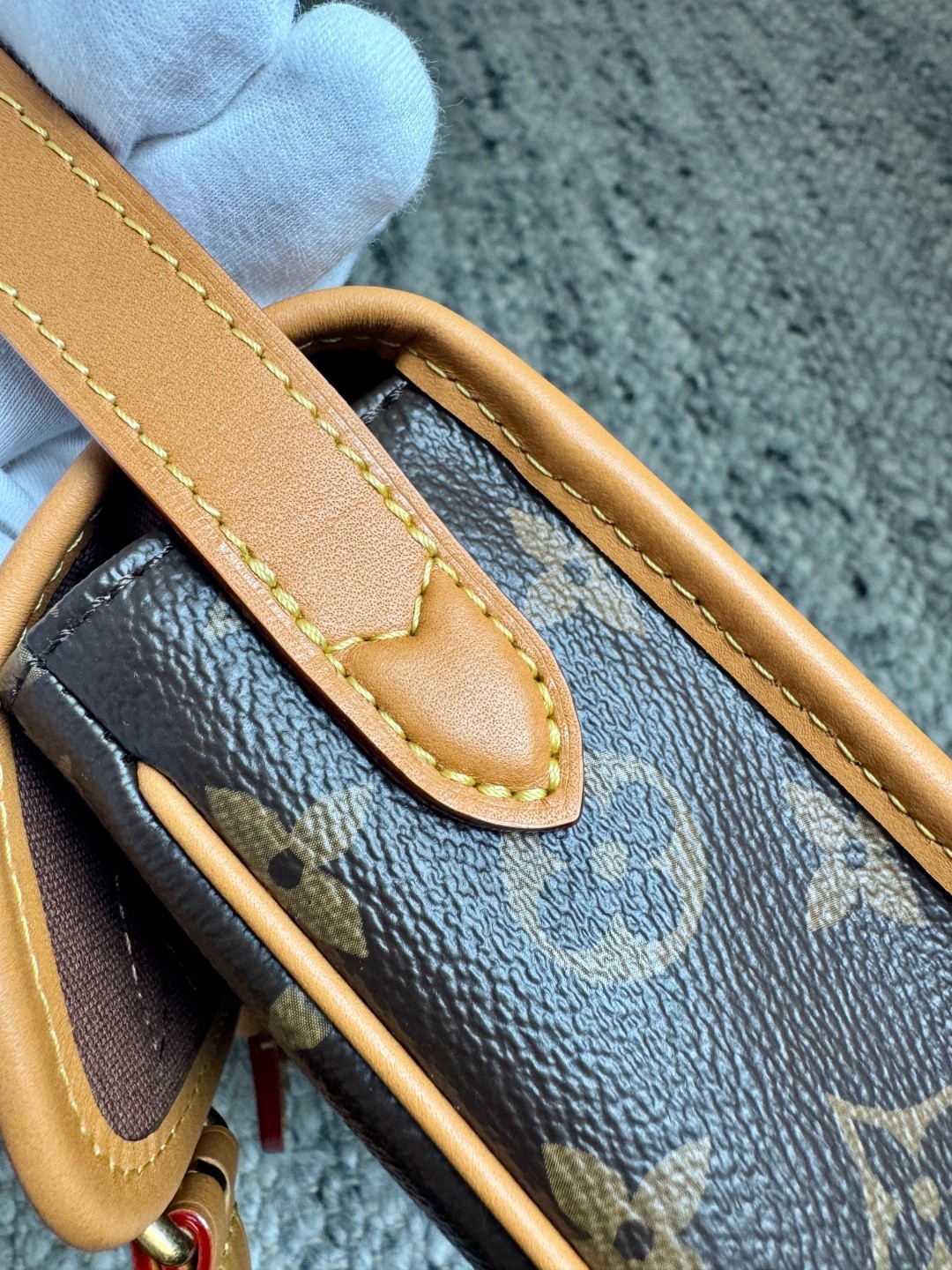 Satchel 迷你郵差包 M26805_13