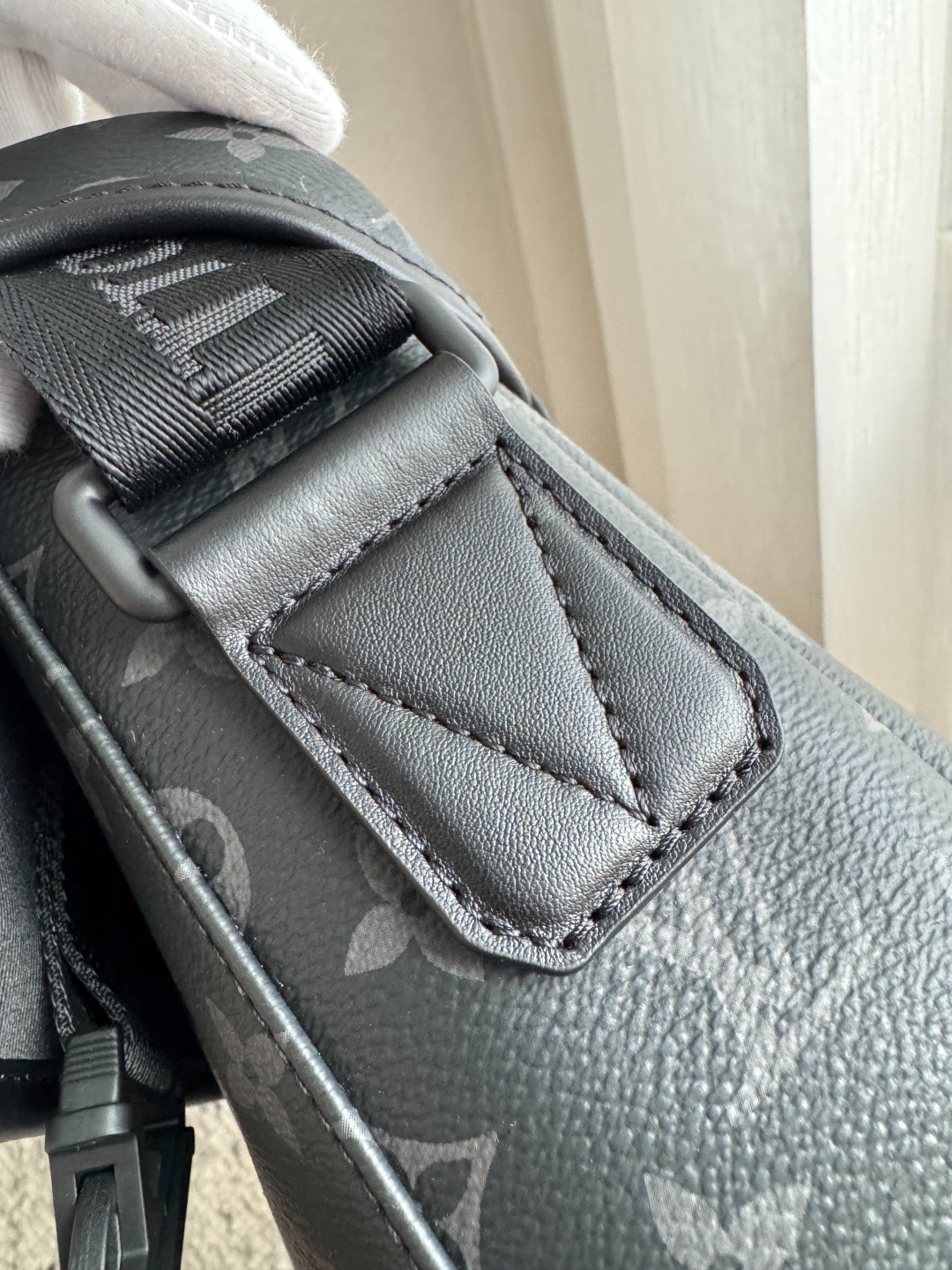 Voyager 小號郵差包 M12517_7