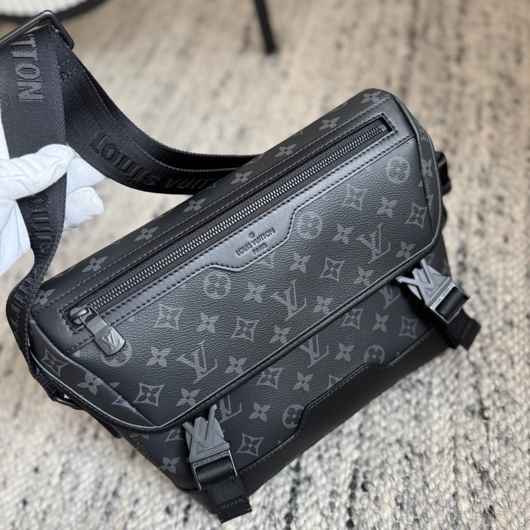 Voyager 小號郵差包 M12517_12