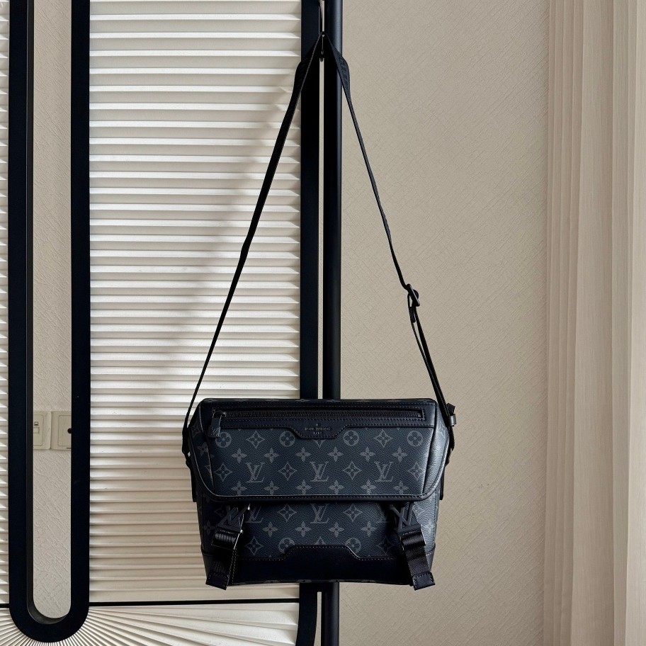 Voyager 小號郵差包 M12517_10