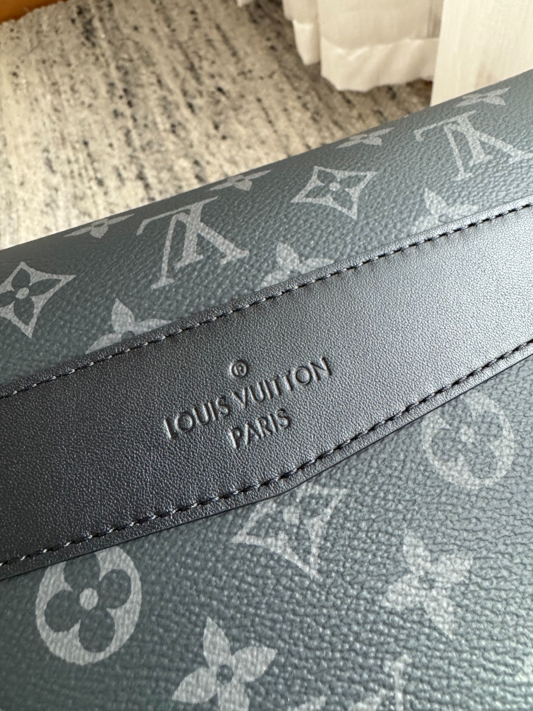 Voyager 小號郵差包 M12517_9