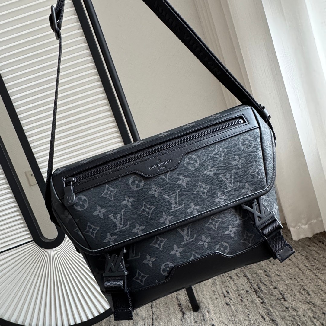 Voyager 小號郵差包 M12517_11