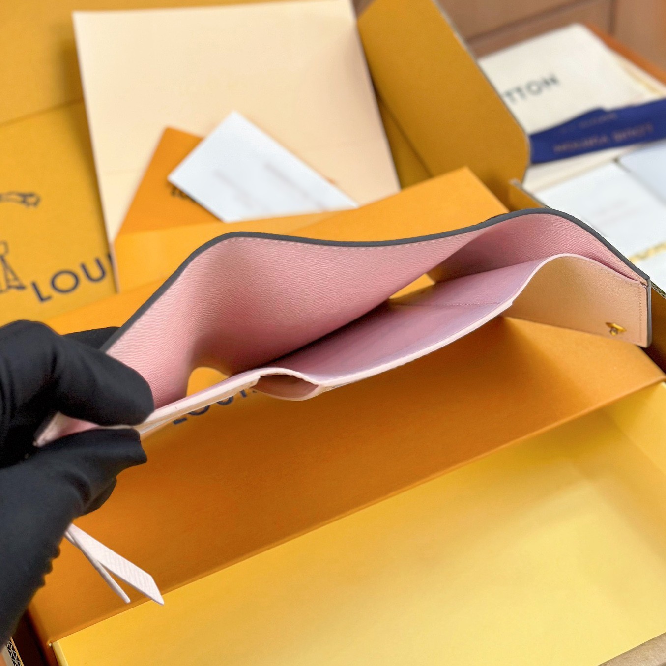 M62360 Victorine短夾芭蕾粉色_2