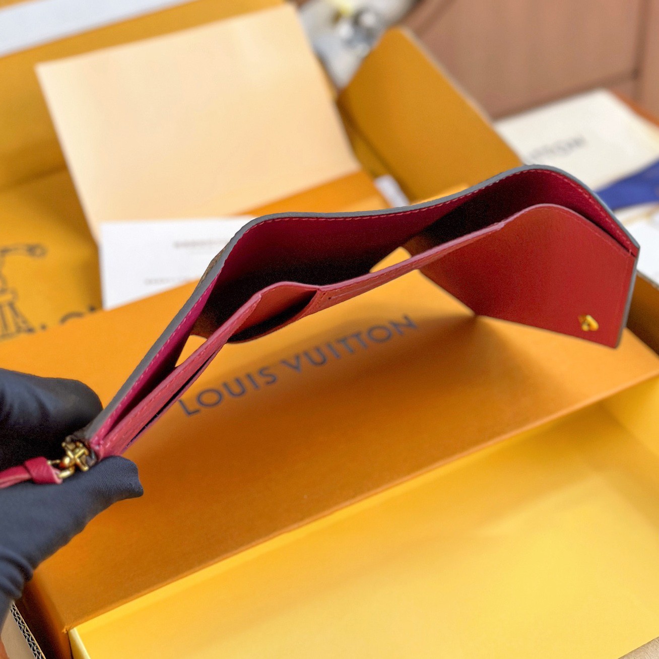 M41938 Victorine 短夾紫色_4