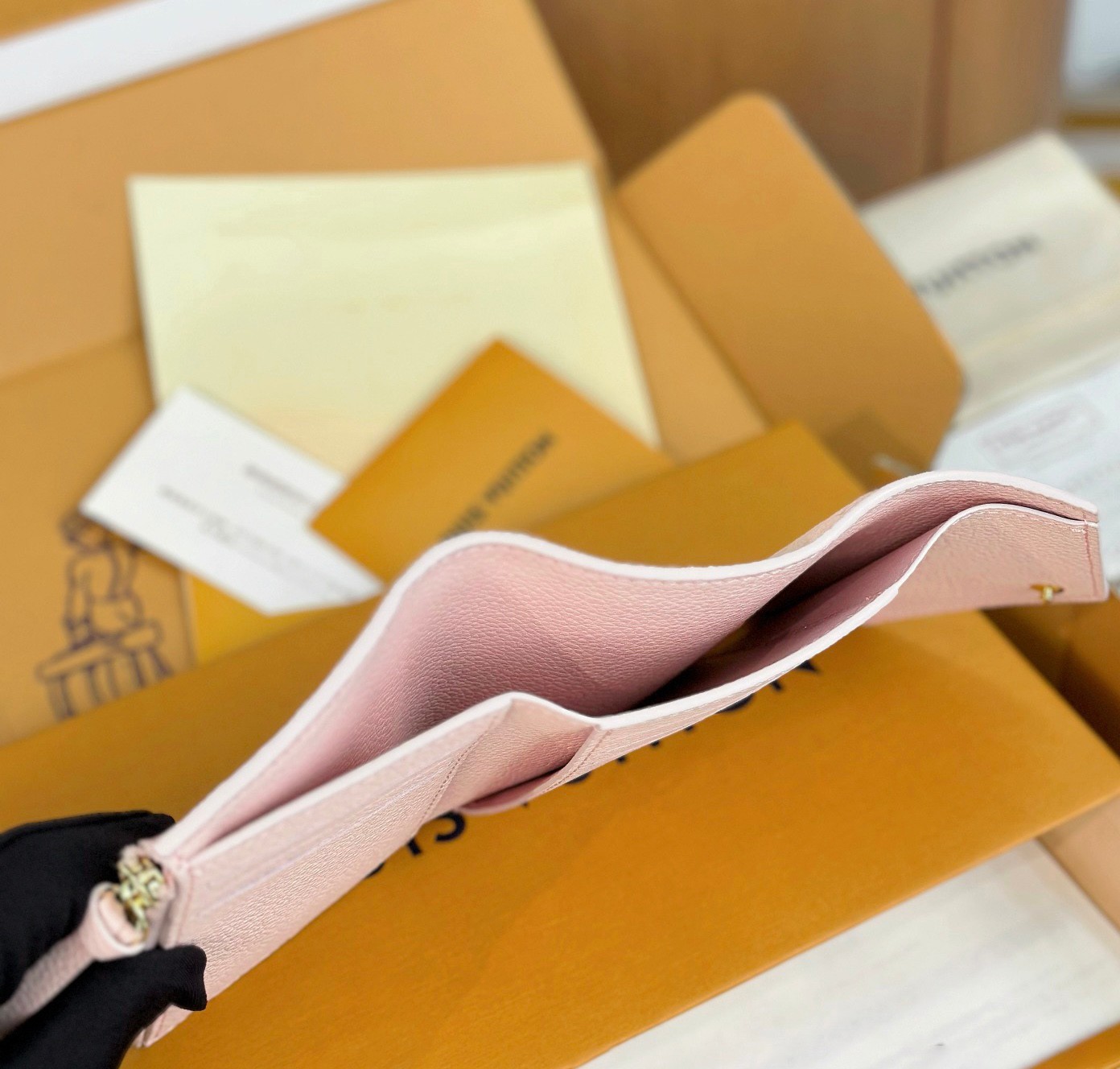 M26895 Victorine短夾Rose Opale_3