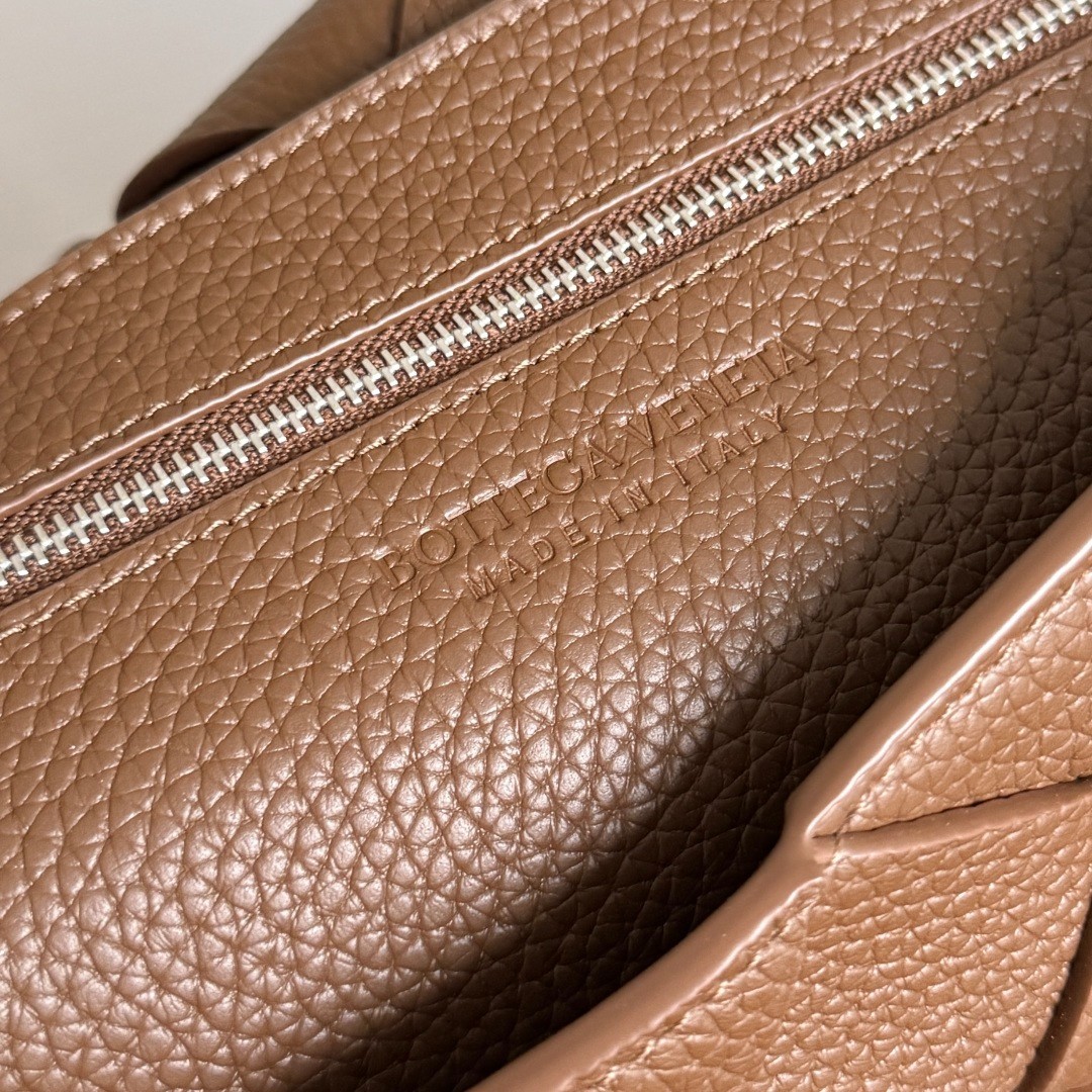 Diago大號斜挎包榛果棕_7