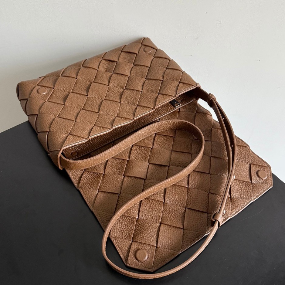 Diago大號斜挎包榛果棕_11