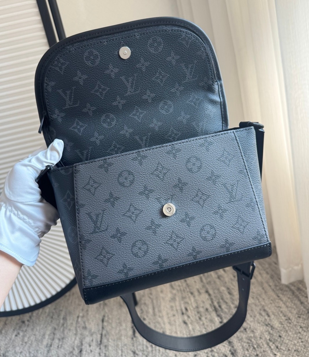 M12681 Pulse男士郵差包_7