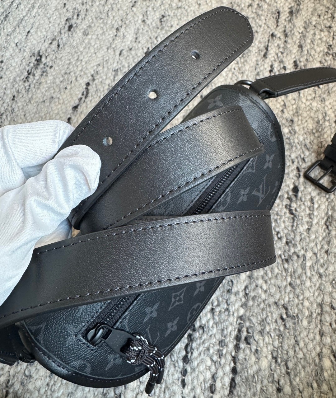 M12681 Pulse男士郵差包_5