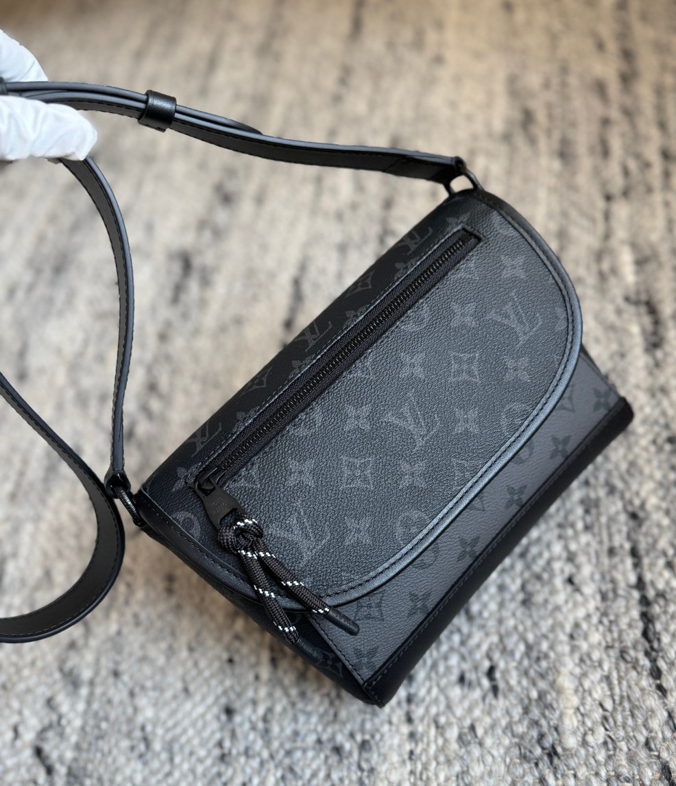 M12681 Pulse男士郵差包_8