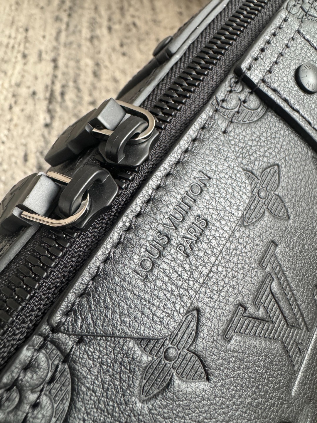 M26750 City Keepall_18