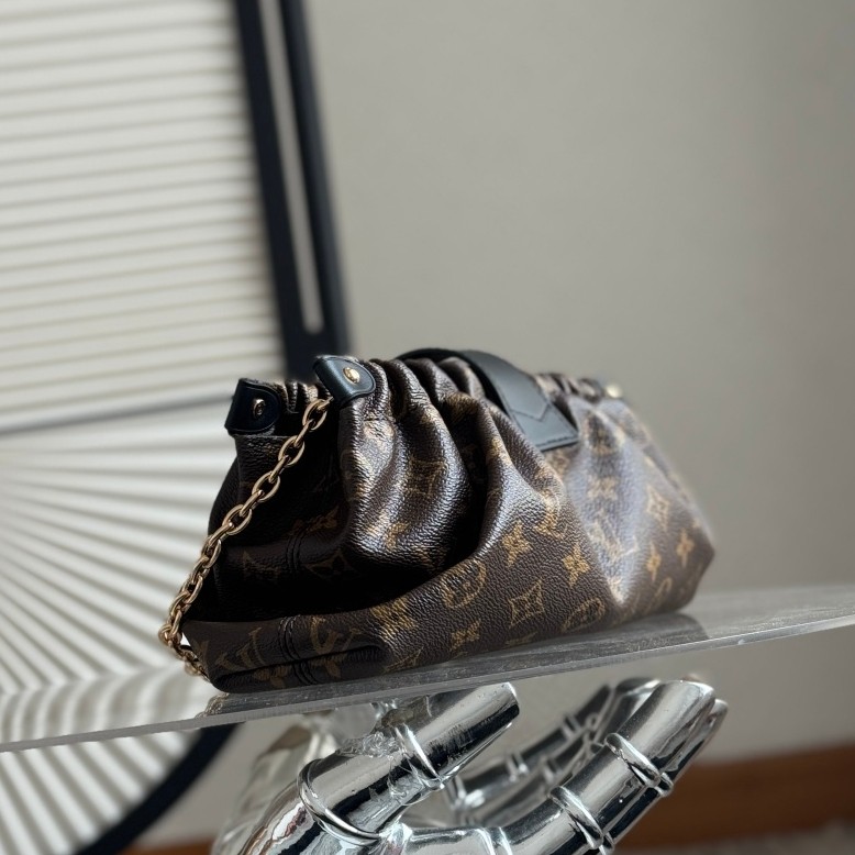 M27819 Pochette Sling小號雲朵包_12