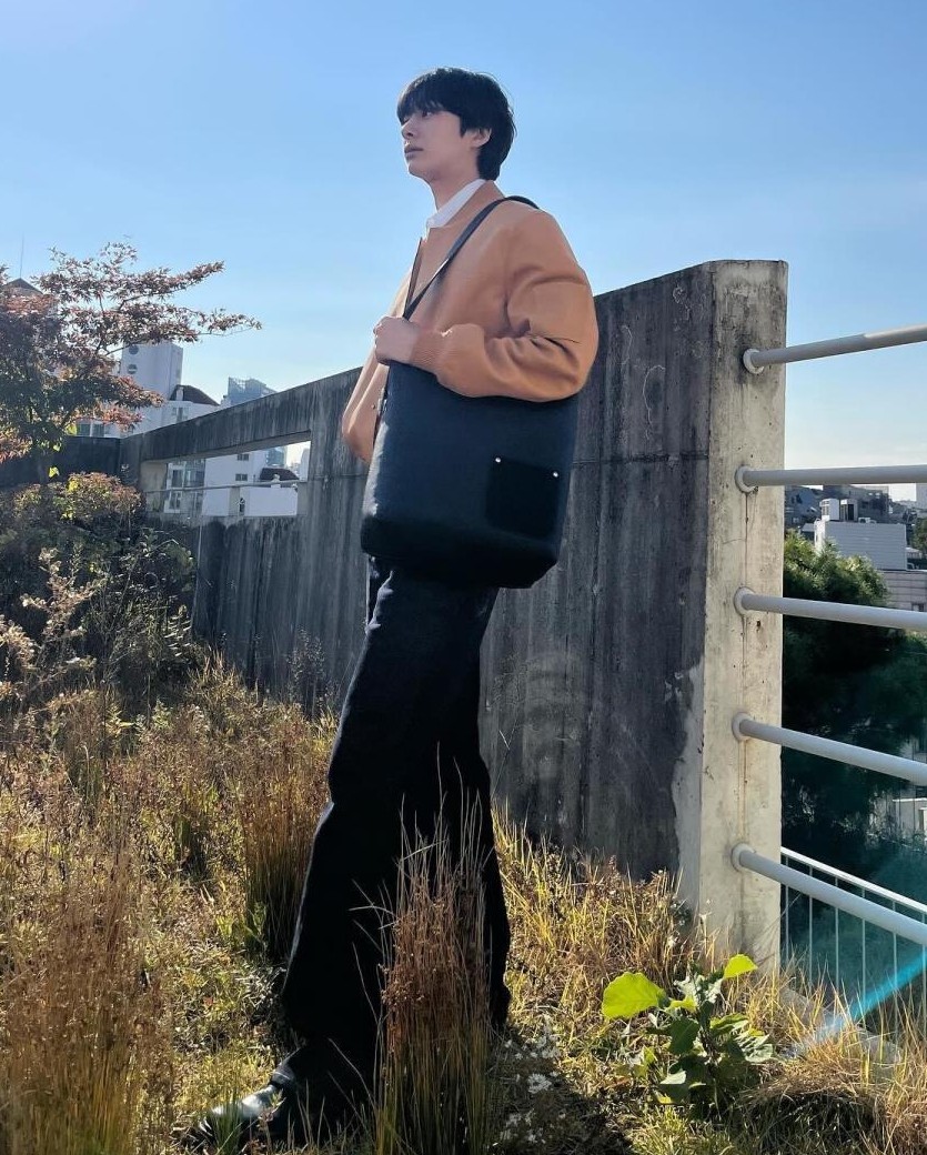 M27022 Verso Hobo水桶包_7