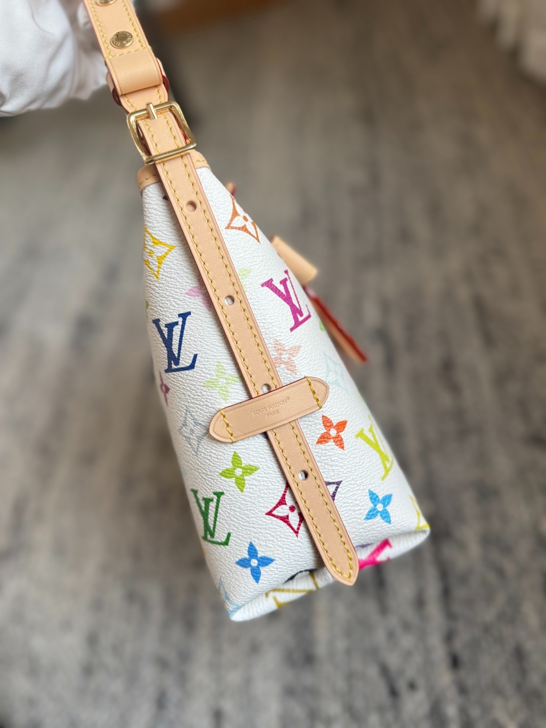 M27578 LvxTm Carryall East West 手袋_12