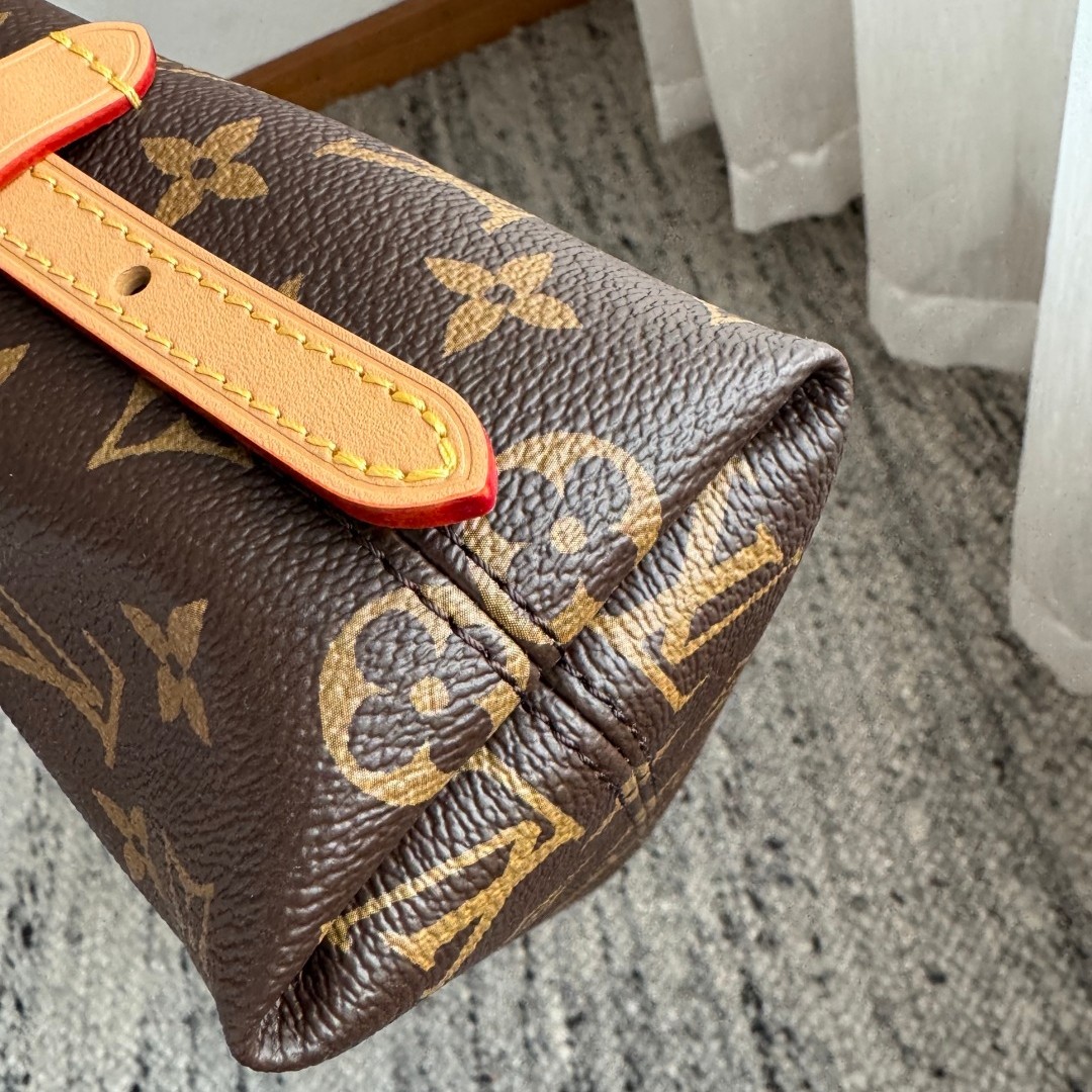 M28101 Carryall East West 手袋_10