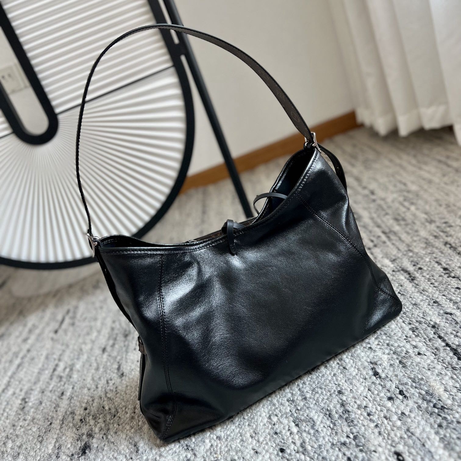 CarryAll Dark 中號手袋  M25143_3