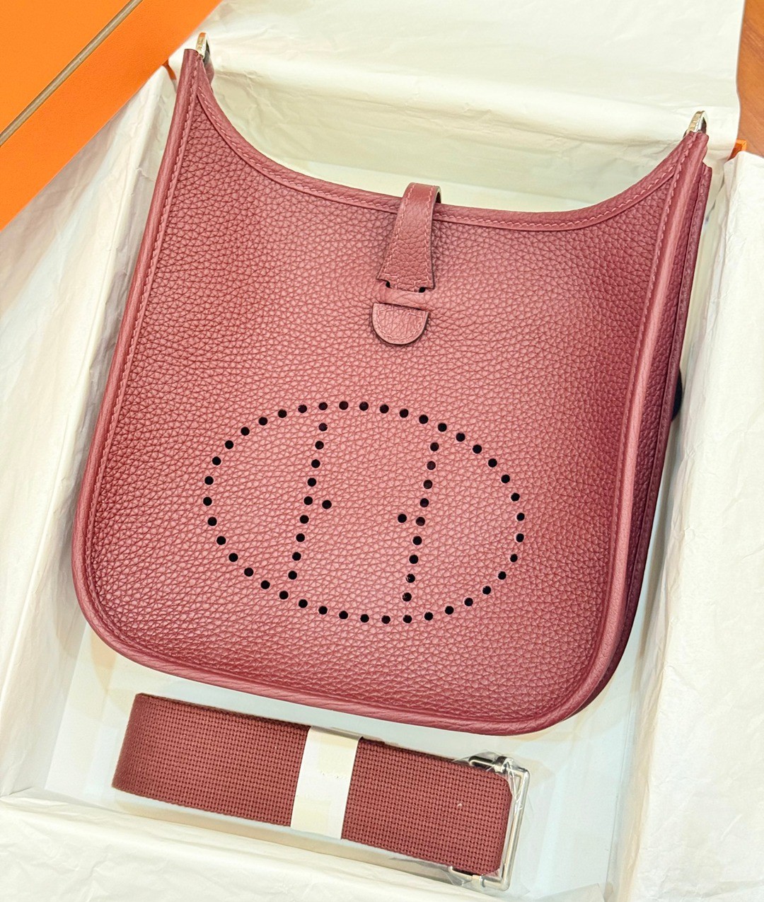 Evelyne 23 TC皮斜背包波爾多酒紅