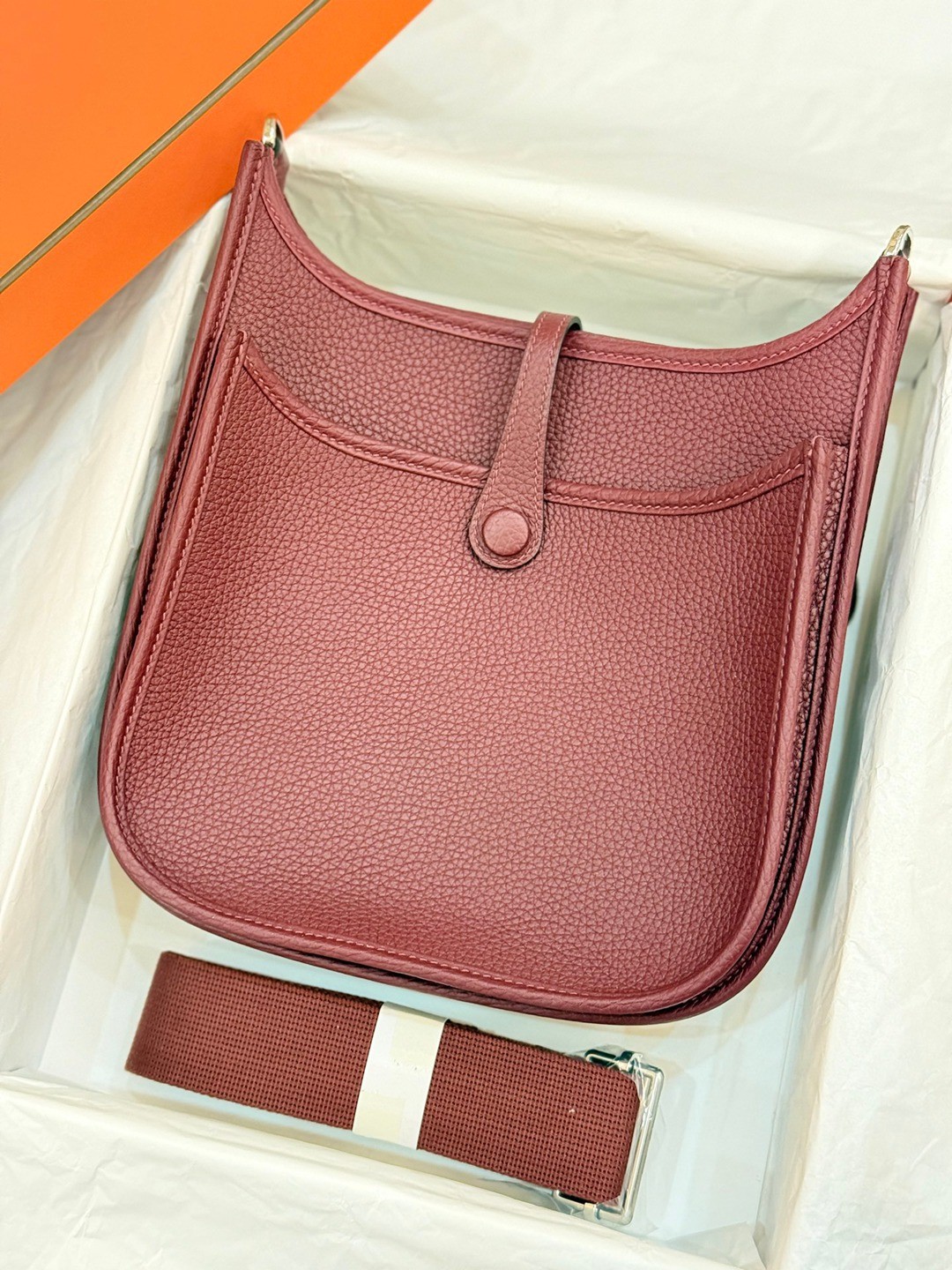 Evelyne 23 TC皮斜背包波爾多酒紅_2