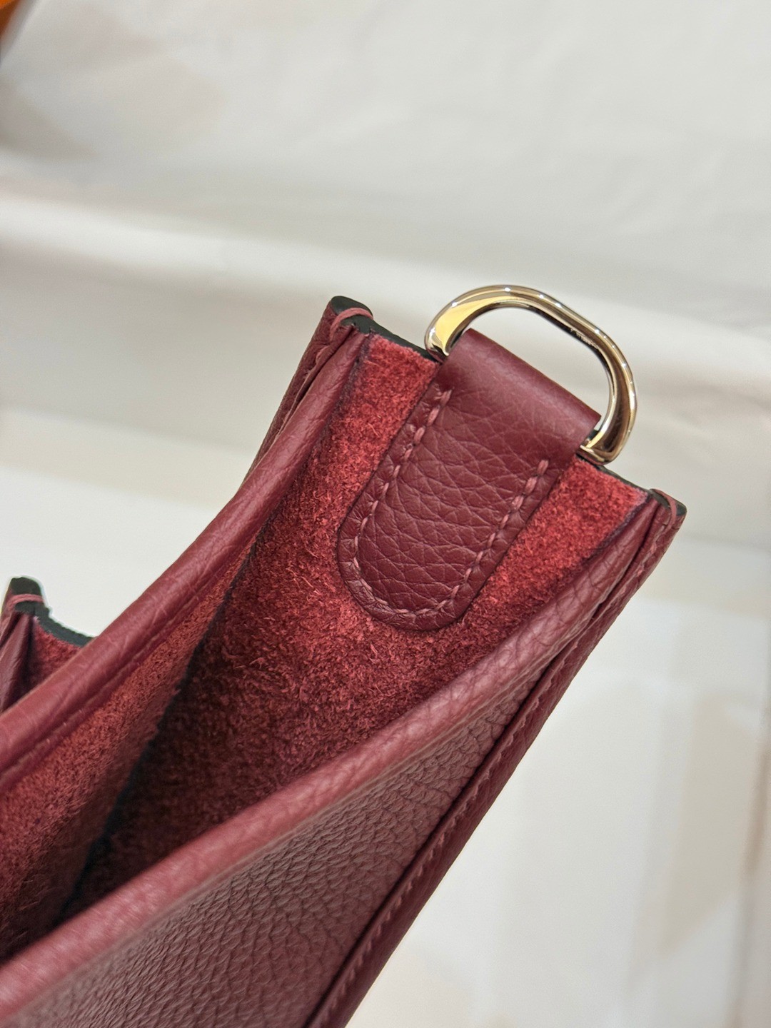 Evelyne 23 TC皮斜背包波爾多酒紅_4