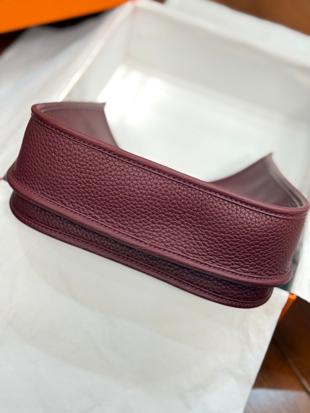 Evelyne 23 TC皮斜背包波爾多酒紅_8