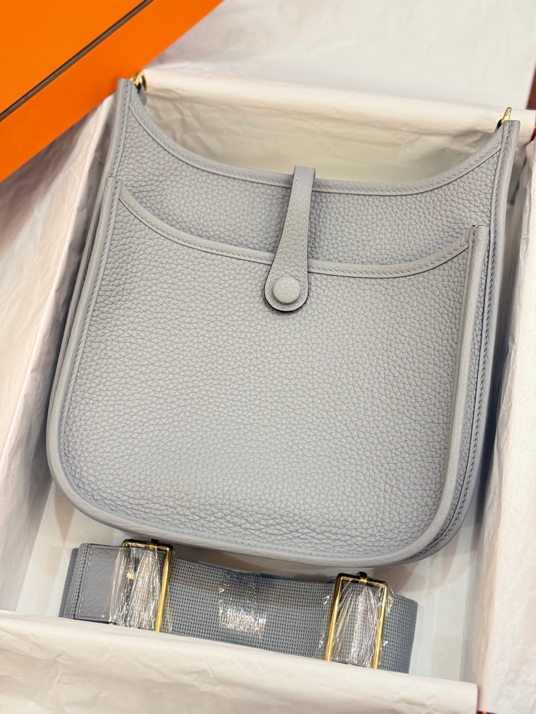 Evelyne 23 TC皮斜背包木偶灰_2